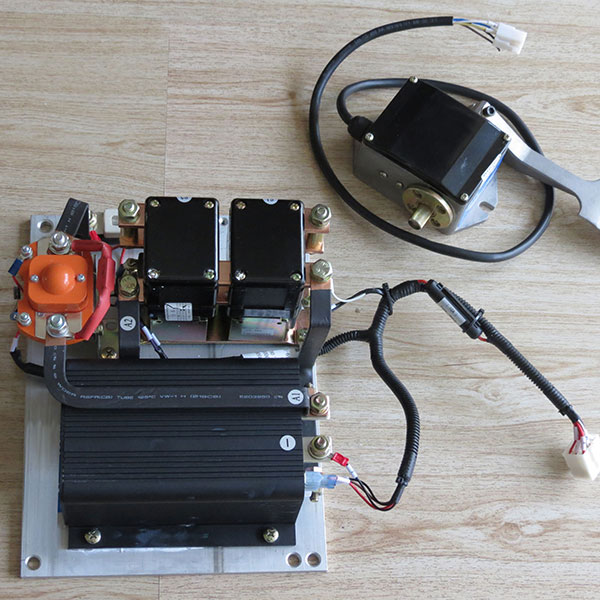 CURTIS DC Series Winding Motor Speed Controller Assemblage 1204M-5305, 36-48V, 325A,  With 0-5K Foot Pedal Throttle