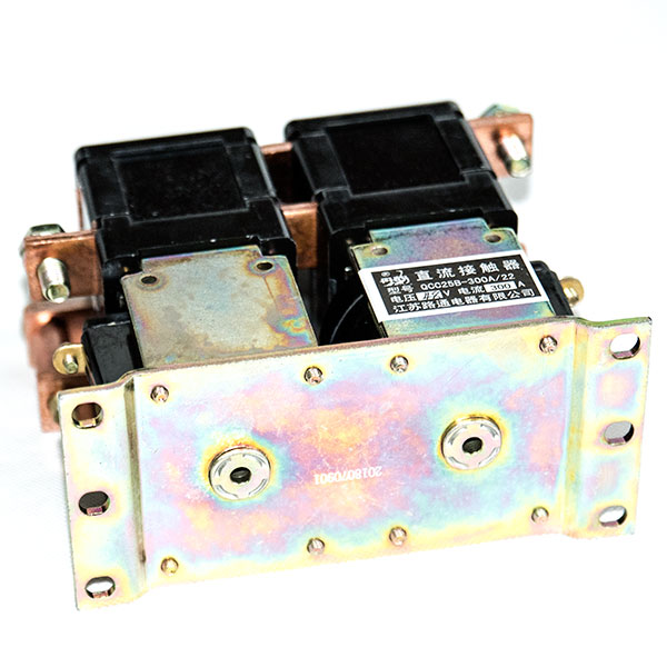 LUTONG QCC25B-150A/22, QCC25B-200A/22 and QCC25B-300A/22 Direction Changeover DC Contactor, Replacement of GE IC4482CTTA154FR and ICIC4482CTTA304FR Heavy Duty DPDT Contactors